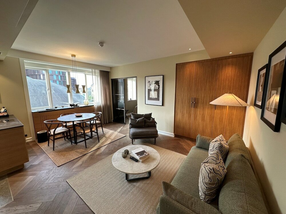 Фото Hypernym Hotel & Suites