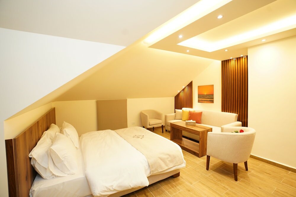 Фото Batroun Boutique suite