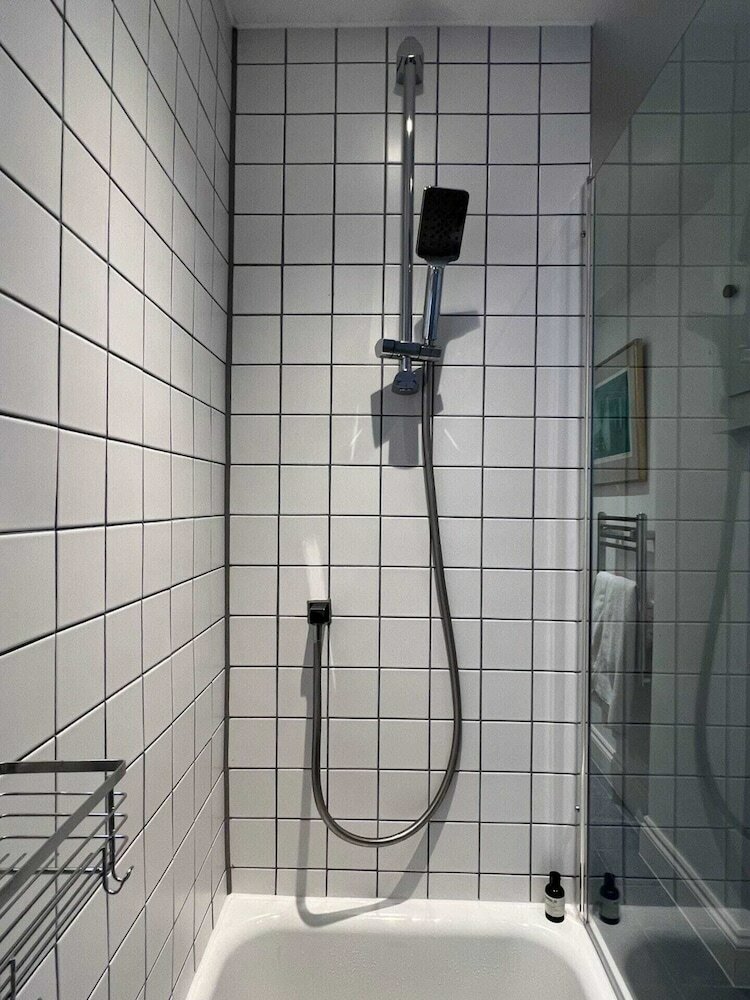 Фото Spacious and Bright 1 Bedroom Flat in Notting Hill