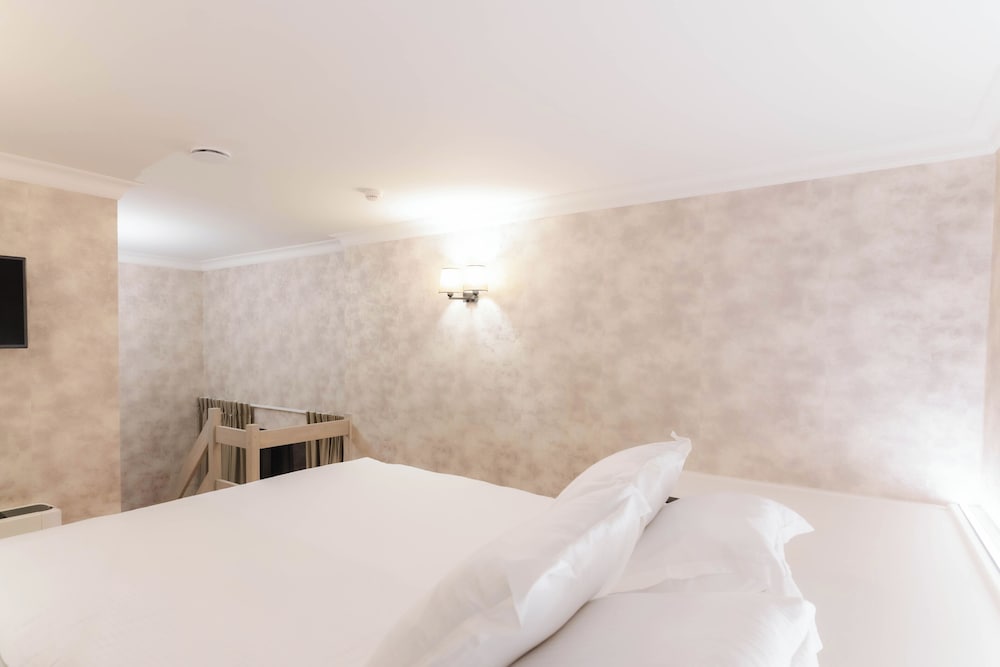 Фото Golden Tree Hotel