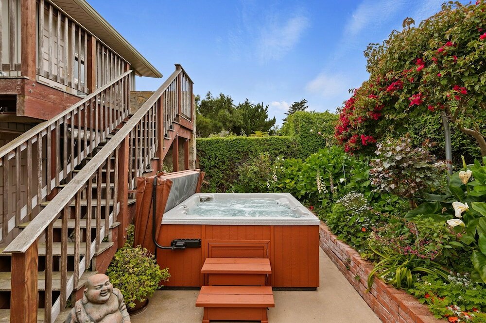 Фото Padaro Midcentury Beach & Garden