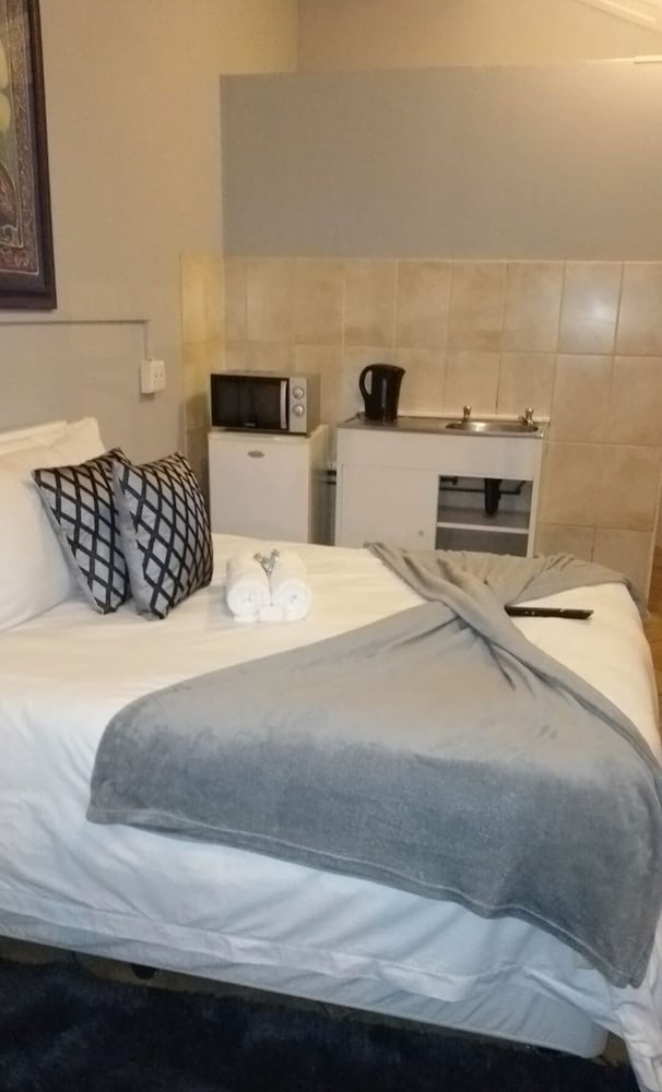 Фото Stay @ Home Airport Lodge