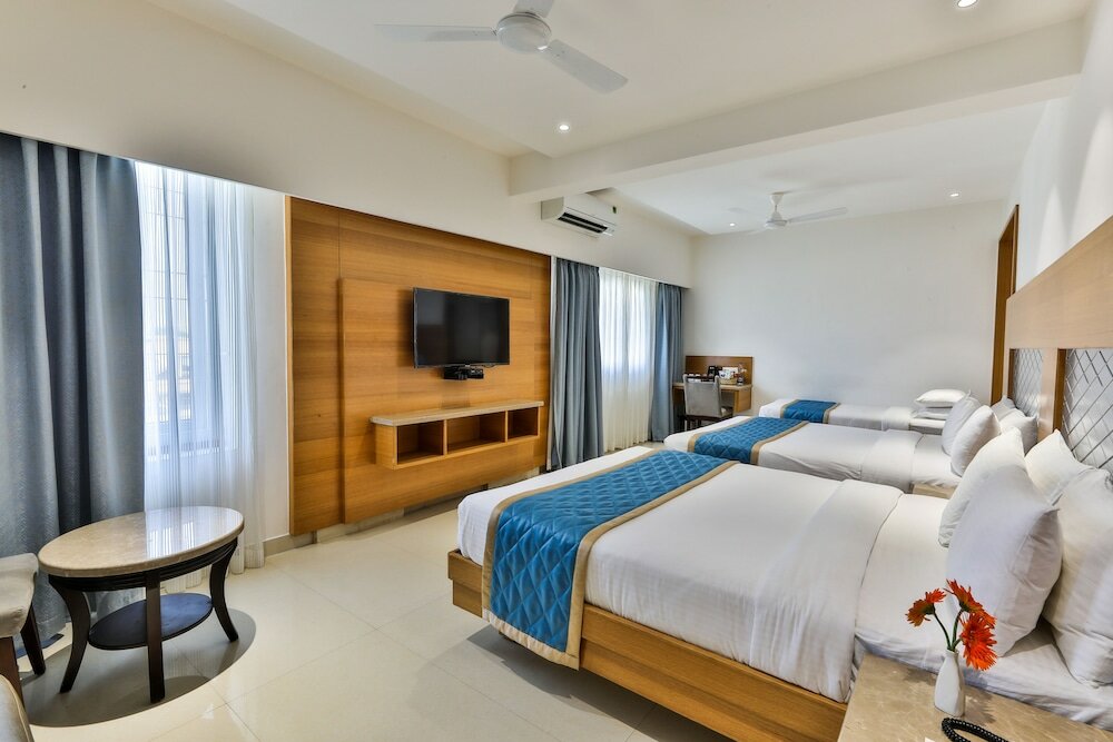 Фото Hotel Vbr Grand Inn