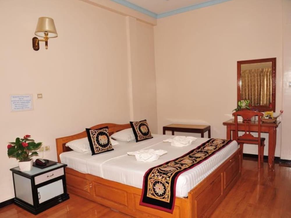 Фото Golden City Crown Hotel