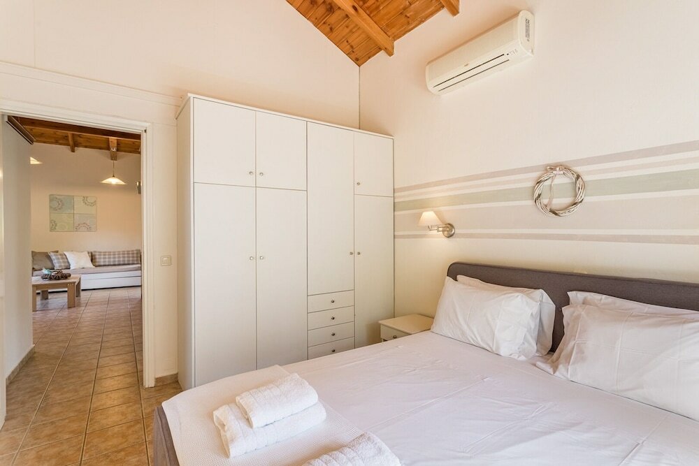 Фото Lithos Stoupa Villas