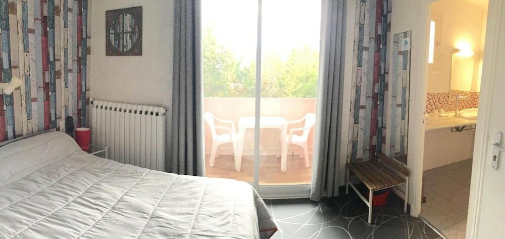 Фото Hôtel Les Myrtes