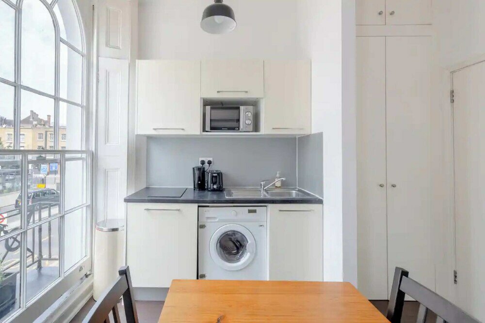 Фото Incredibly Located Studio Flat - Camden Town