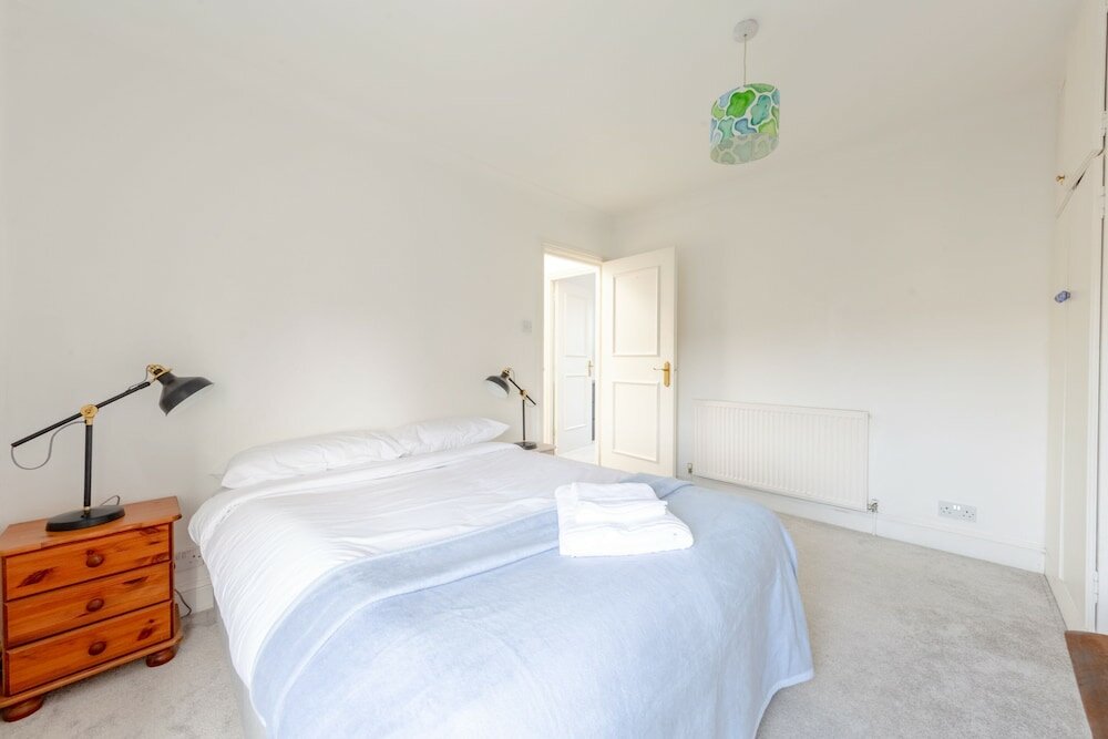 Фото Spacious 3 Bedroom Flat in Brixton