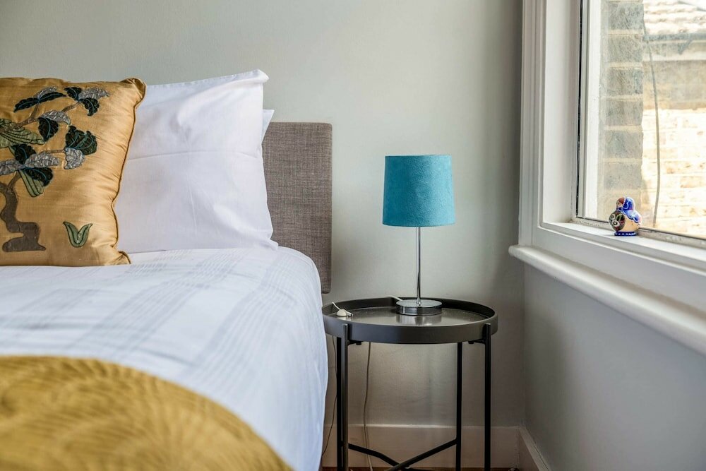 Фото Ealing's Cozy Garden Retreat