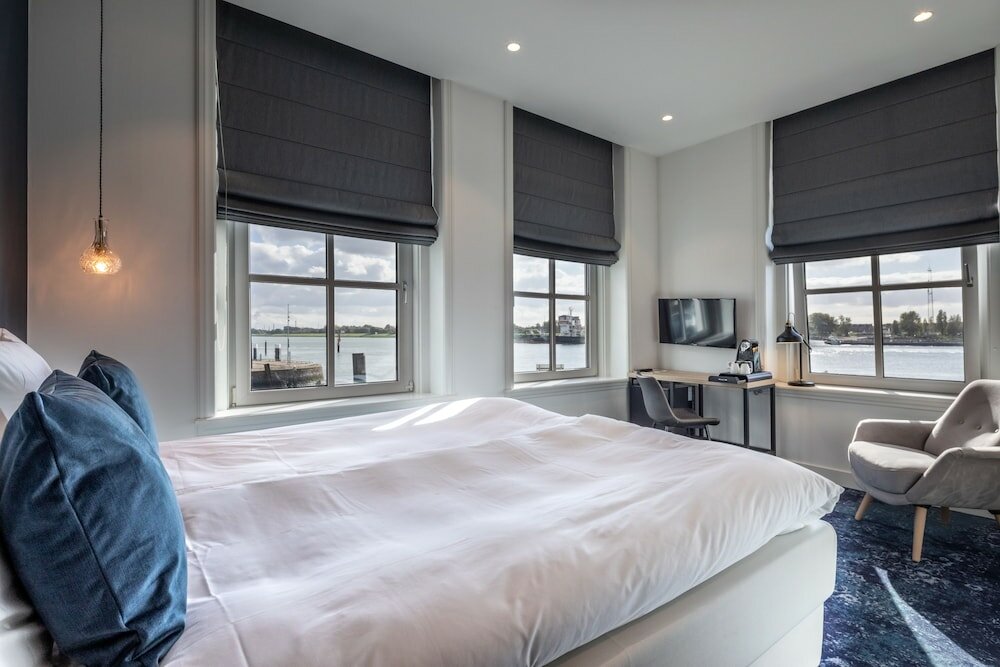 Фото Hotel Maassluis