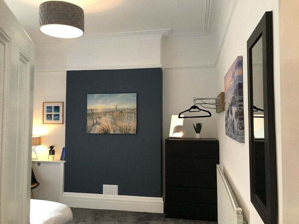 Фото Bright Spacious 3-bed With Office & Patio, Preston