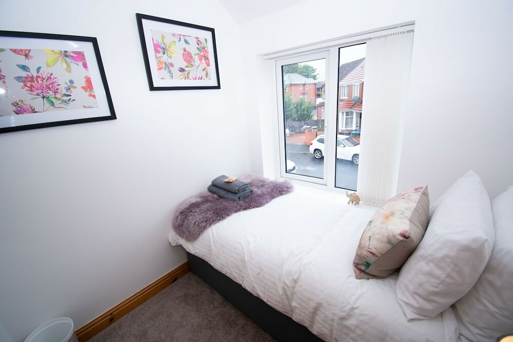 Фото Ideal Lodgings in Bury - Redvales