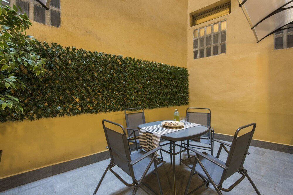 Фото Florence in the Window - Hosted by Sweetstay