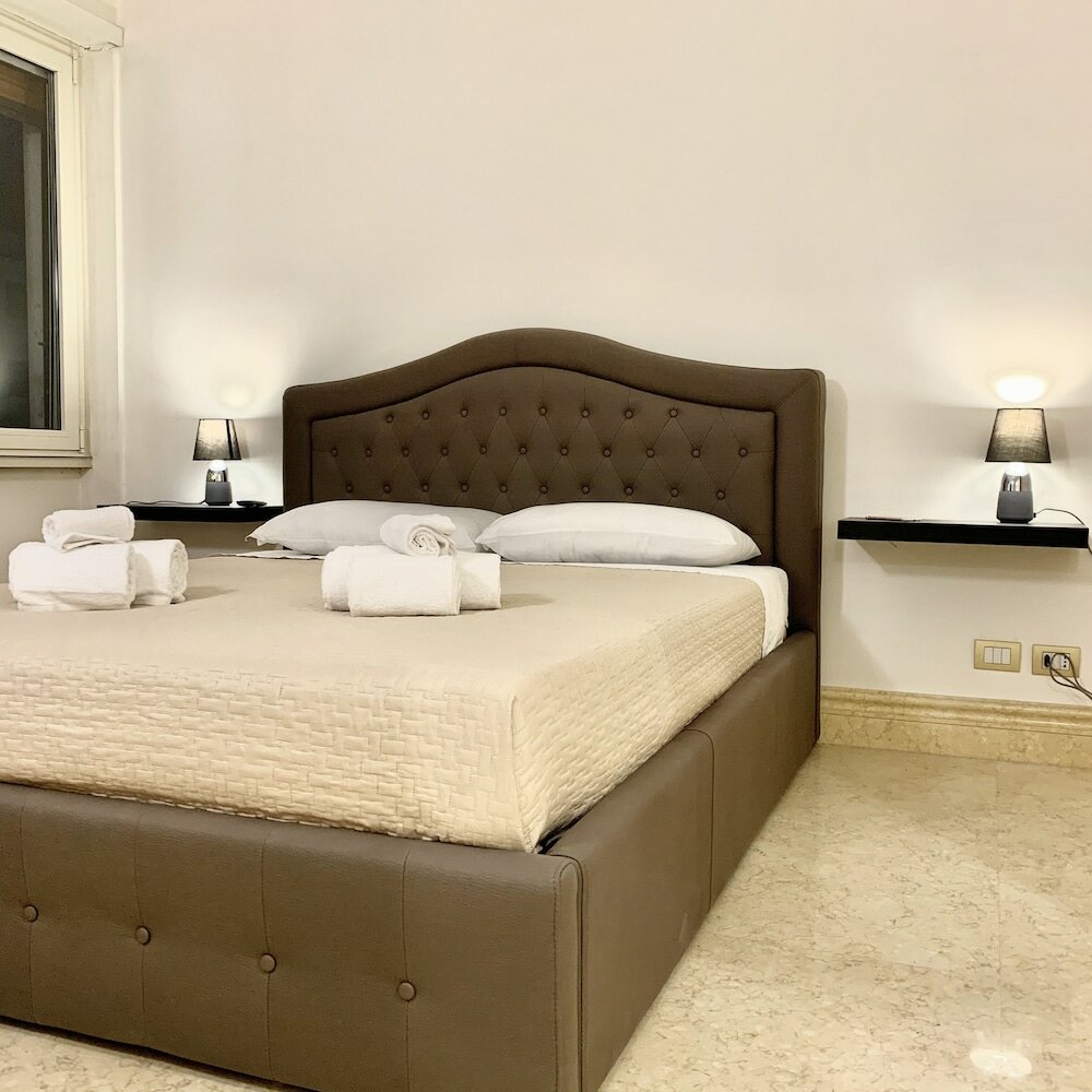 Фото Simon's Guest House