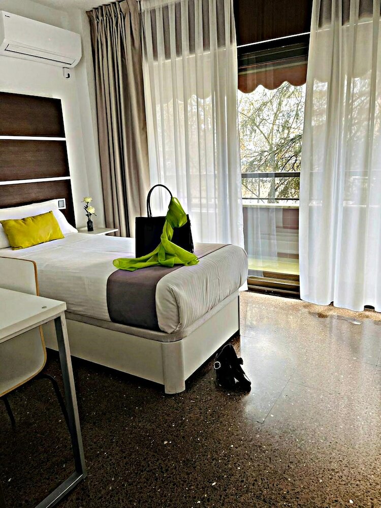 Фото Roisa Hostal Boutique