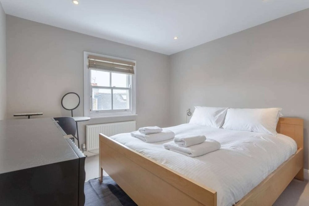 Фото Contemporary 2bd Flat w Patio, Clapham!