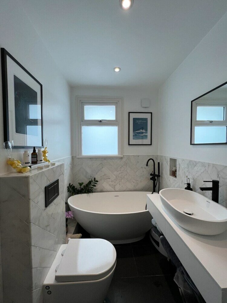 Фото Gorgeous 3 Bedroom Home in Quaint Southfields