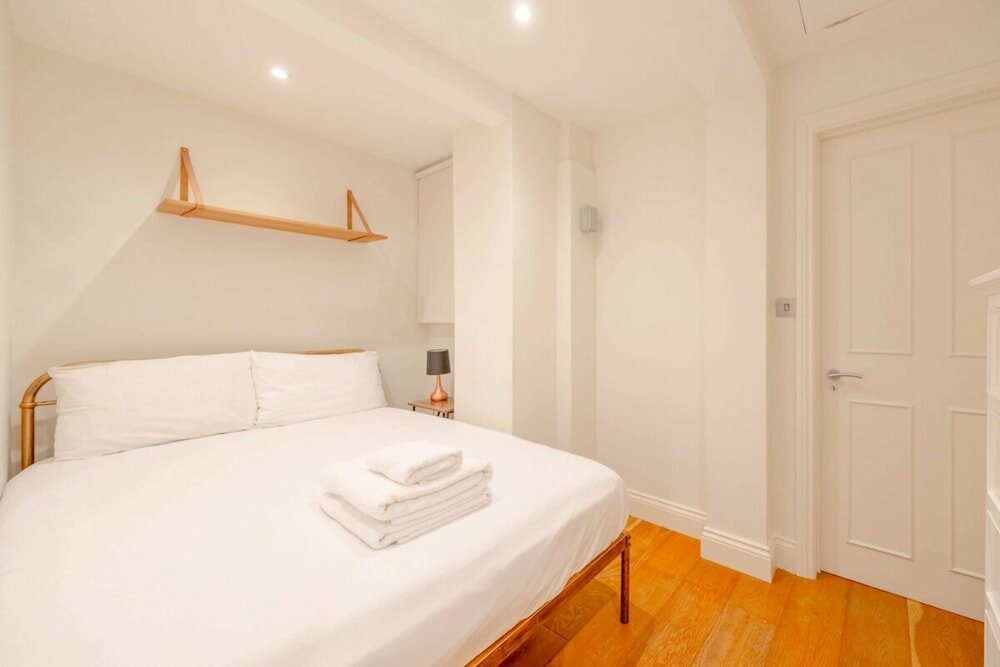 Фото Gorgeous 2bd Flat With Patio - South Kensington!