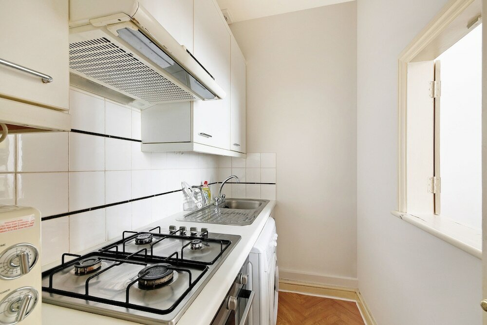 Фото Cosy Hideaway in Gloucester Road