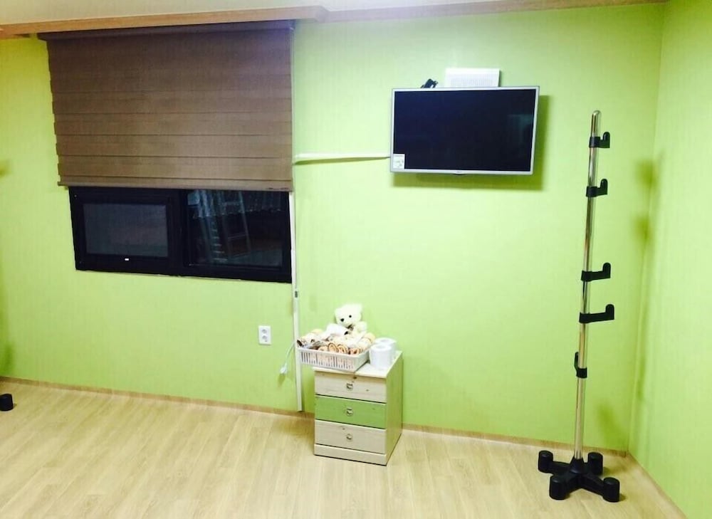 Фото Yeosuro Guesthouse - Hostel