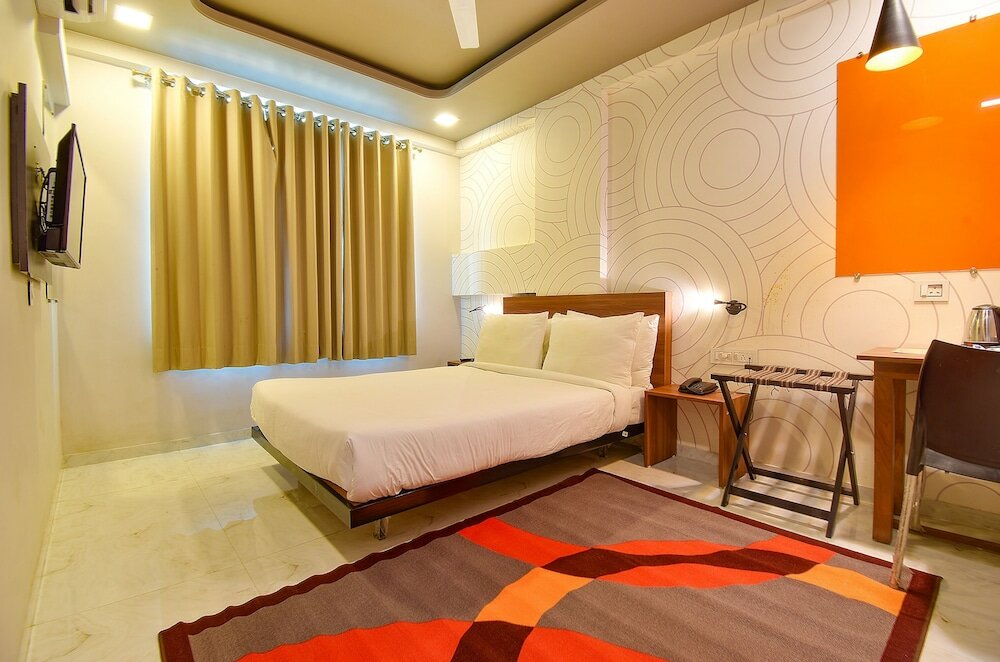 Фото Fabhotel Royal Inn