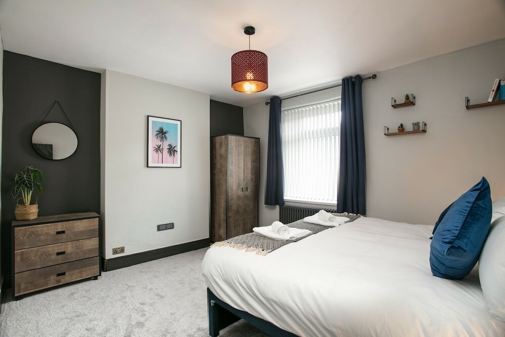 Фото 2 Bed - Sutton House by Pureserviced