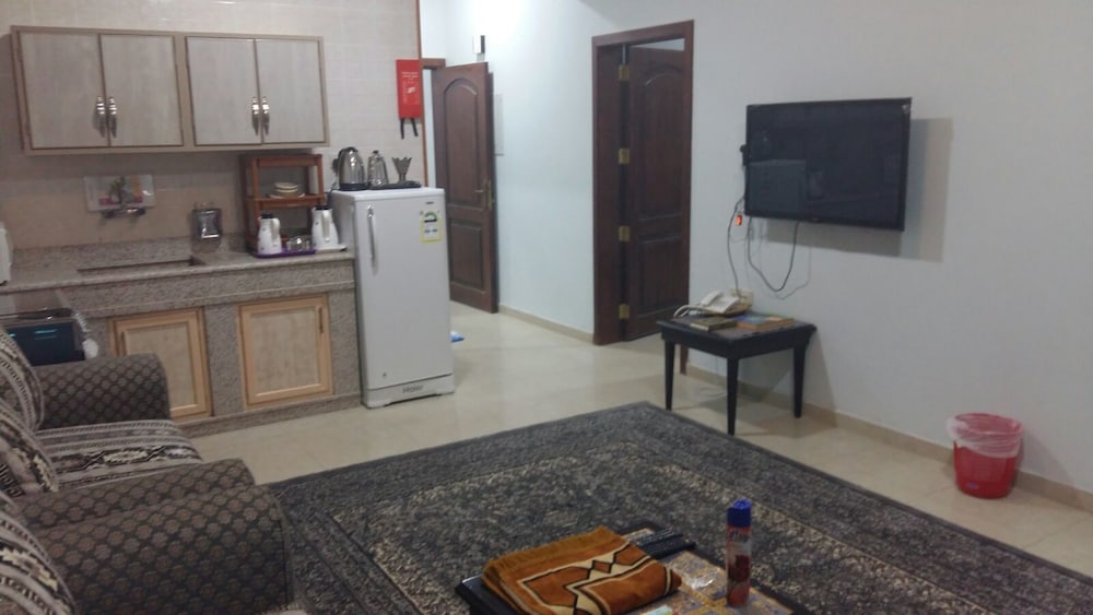 Фото Al Eairy Furnished Apartments Al Ahsa 5