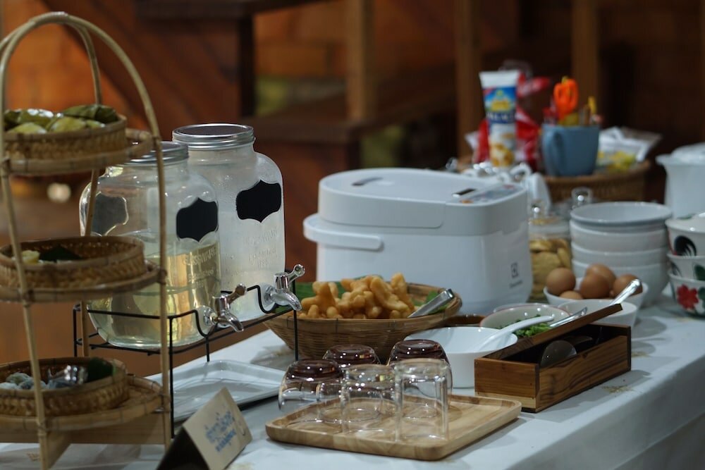 Фото Tha Ma-O Bouteak Homestay