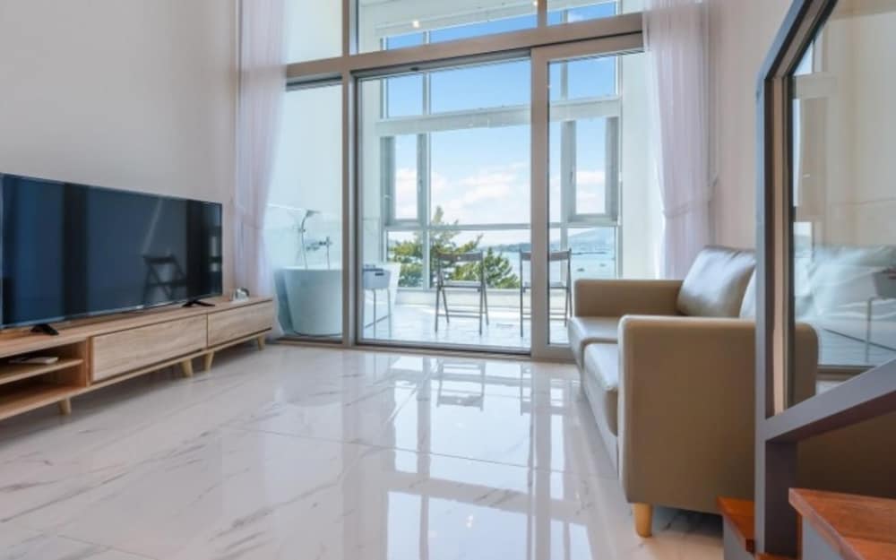 Фото Yeosu Grida Resort Pension