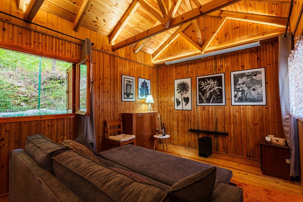 Фото Escape in the Forest, Cosy Chalet with Home Cinema