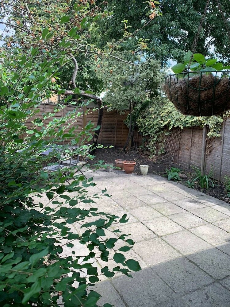 Фото Charming 2 Bedroom Home 3 Near Arsenal Station