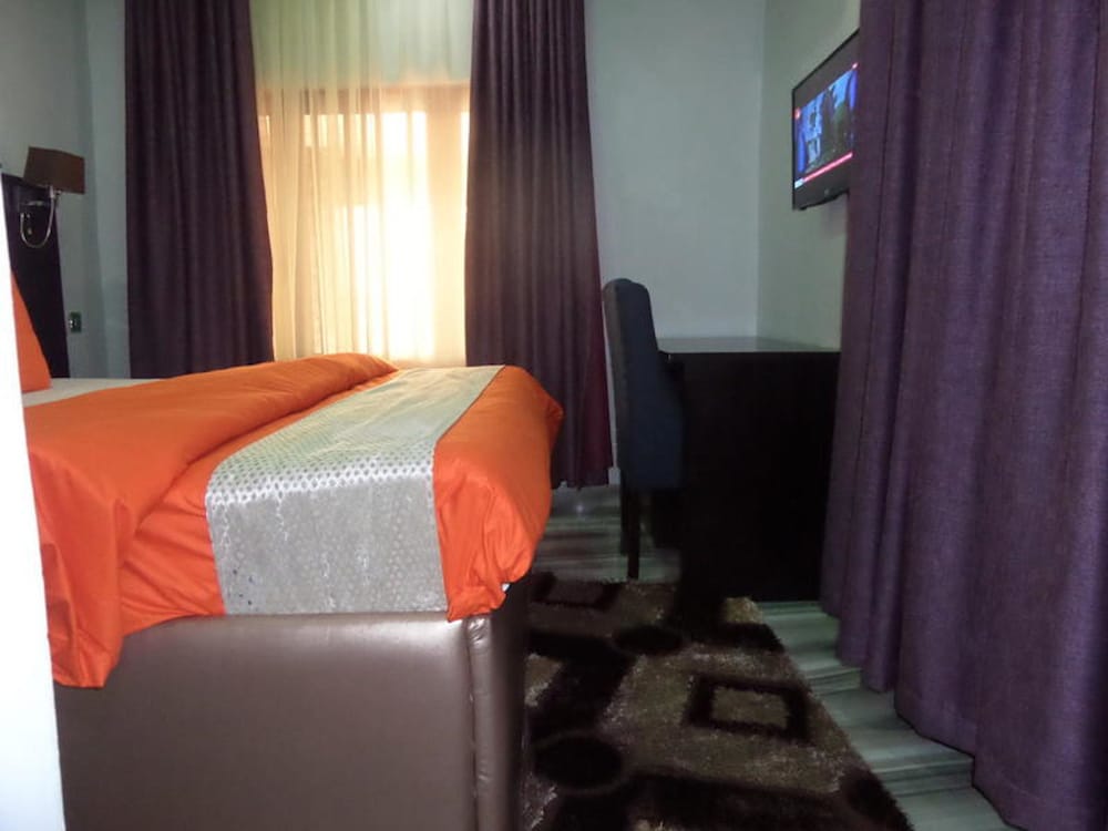 Фото White Court View Hotel