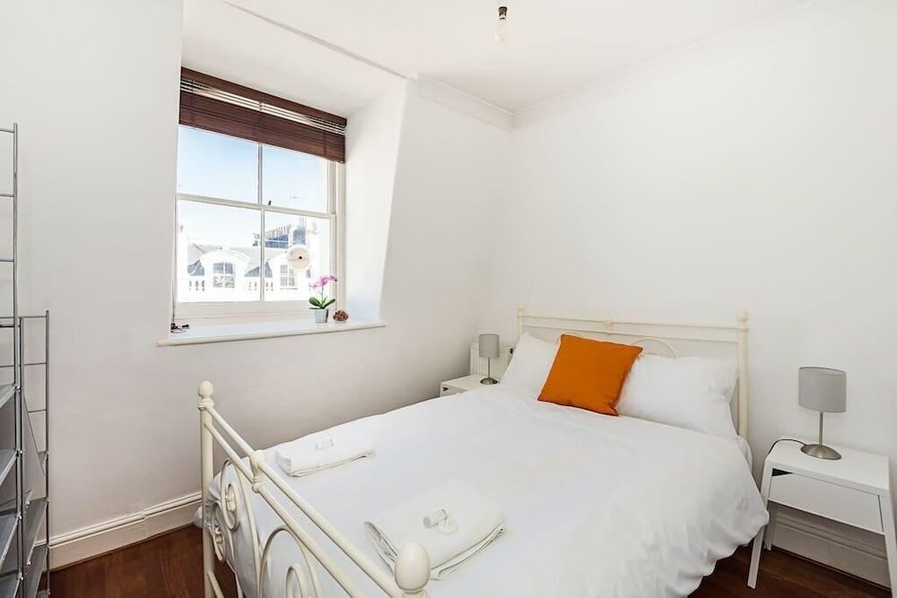Фото Bright stylish Nott Hill apart sleeps 6