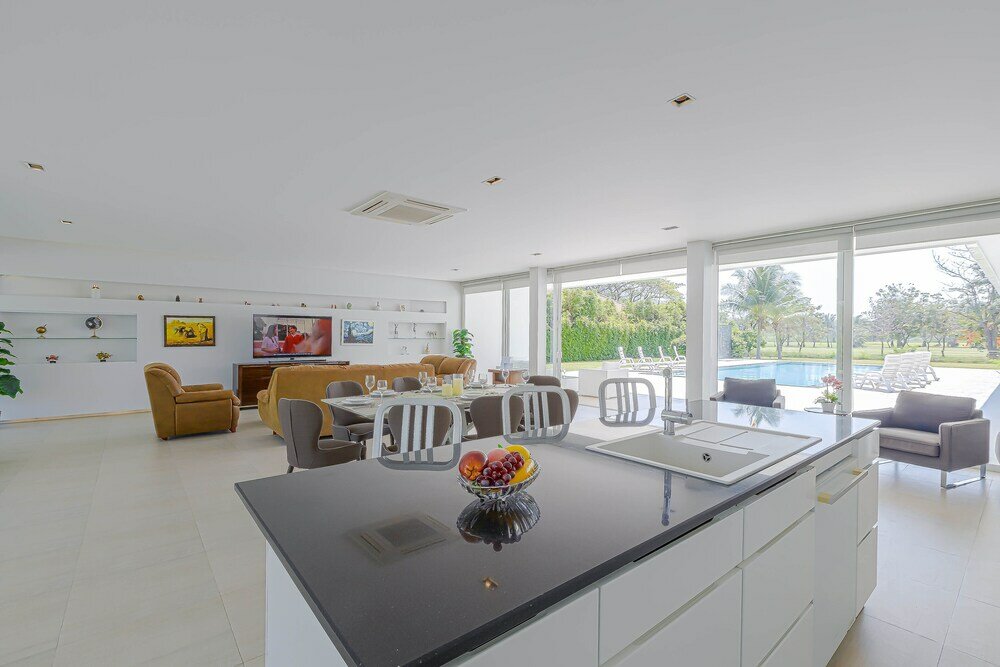 Фото Luxury Modern 4 Br Pool Villa - Ph111