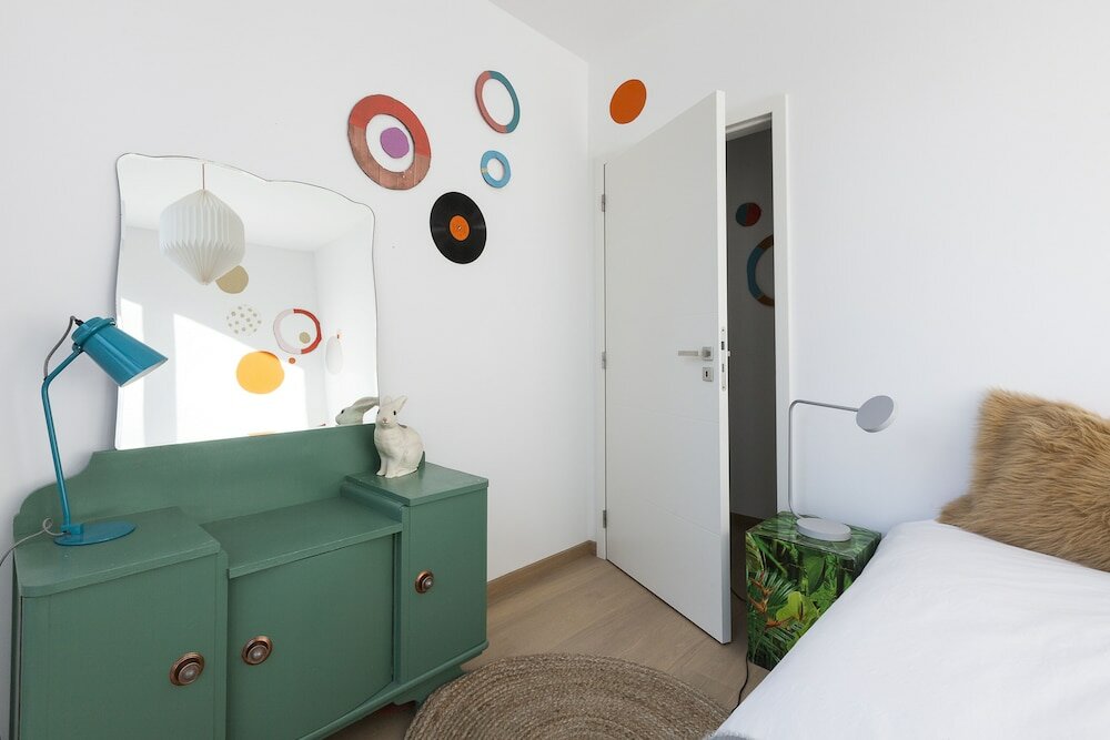 Фото Unit 6 - Colorful Smart Home Triplex Private Garden & Parking