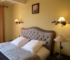 Hotel Le Pre Saint Michel (Alpes-de-Haute-Provence, Arrondissement de Forcalquier, Manosque, Montée de la Mort d'Imbert, 435), hotel