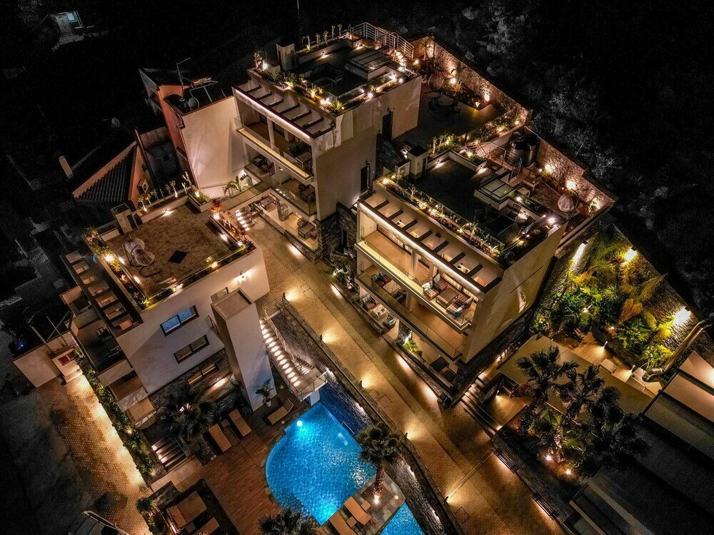 Фото Beach Walk Luxury Suites