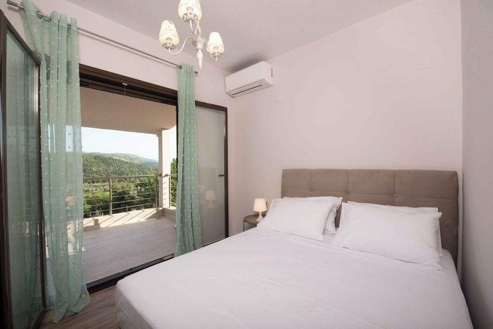 Фото Tony's villa with private pool