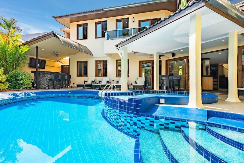 Гостиница Luxury Pool Villa T1 near Walking Street в Паттайе