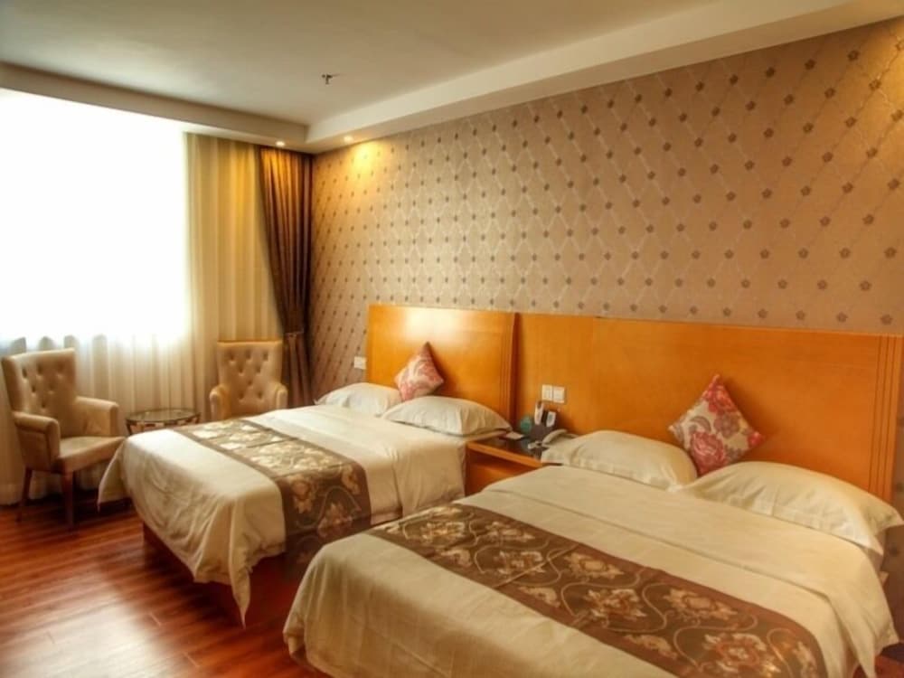 Фото GreenTree Inn Zhuhai Light Rail Pearl Station Express Hotel