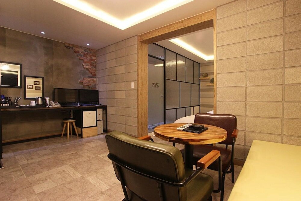 Фото Yeosu Hakdong Ja Self Check-in Motel