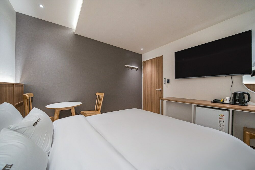 Фото Brown Dot Hotel Eurwangri