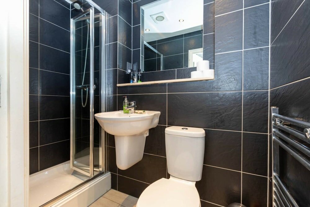 Фото Radiant 2 Bedroom Apartment in East London