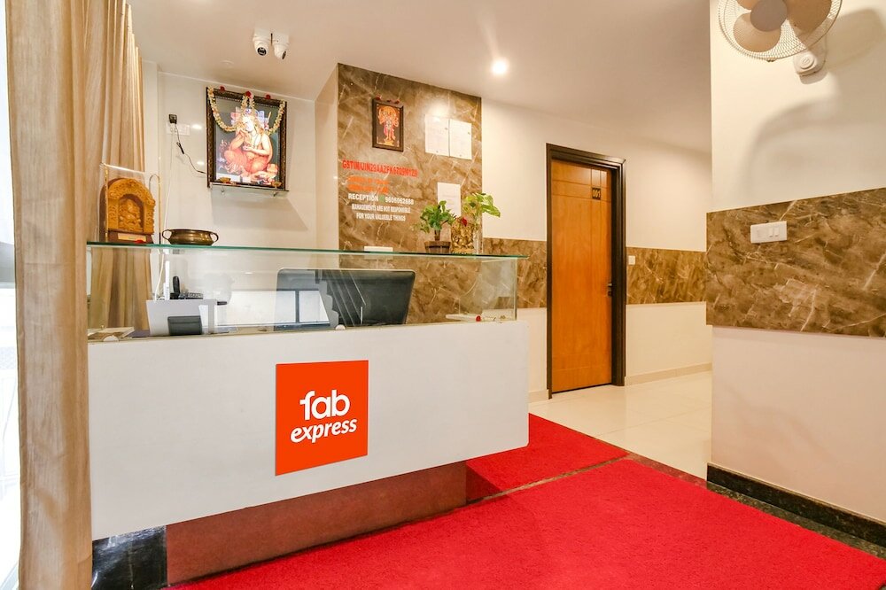 Фото Fabexpress Krishna Suites