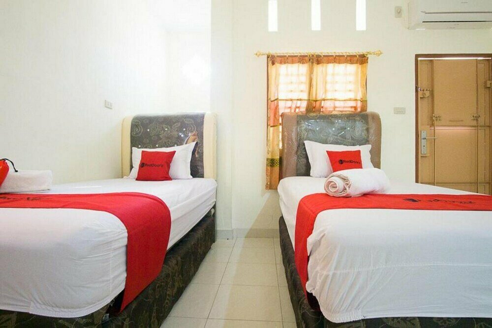 Hotel RedDoorz @ Pematangsiantar 2, North Sumatra, photo