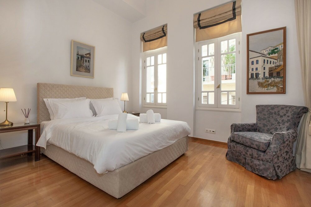 Фото Neoclassical Apartment near Syntagma - Plaka by Ghh