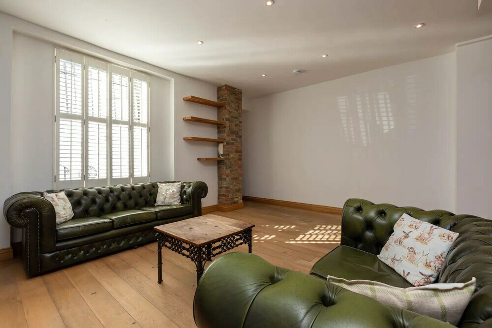 Фото Charming 2 Bedroom House in Angel