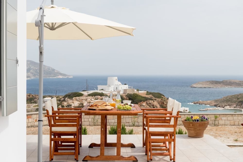 Фото Irene Kimolos Villas