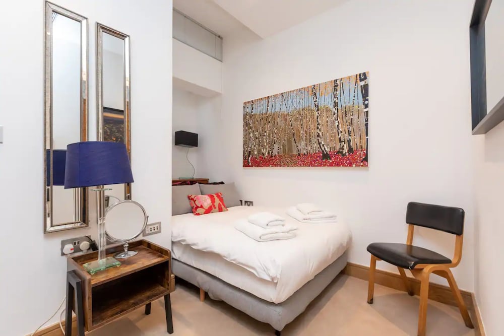 Фото Luxurious 2 Bedroon Flat in the Heart of London