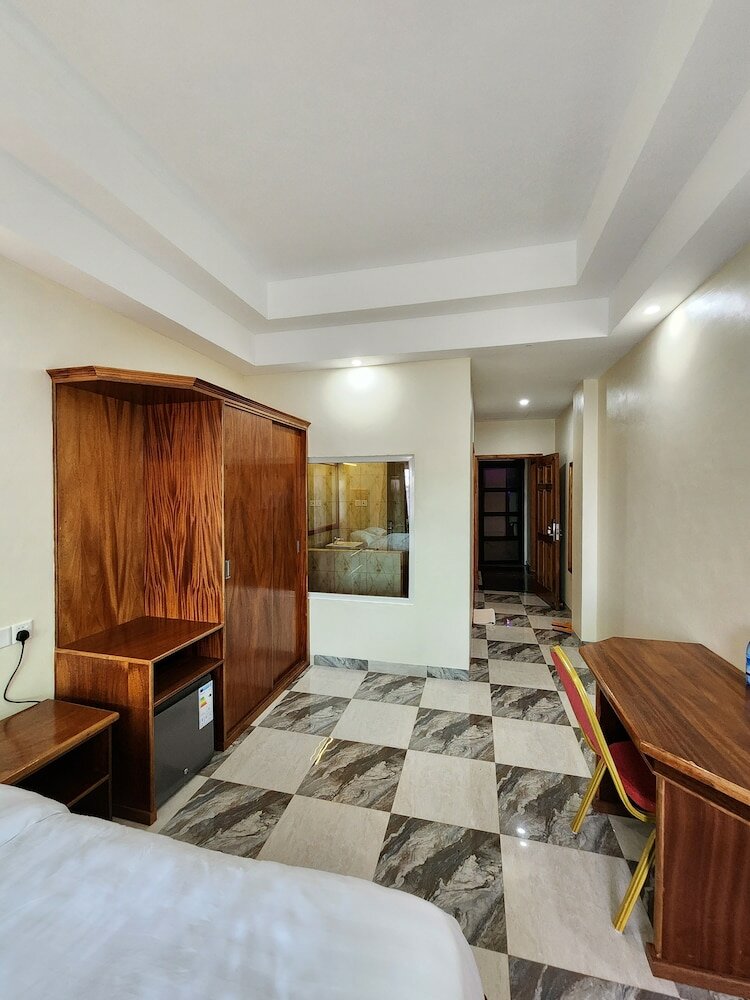 Фото Pulickal Heights Hotel